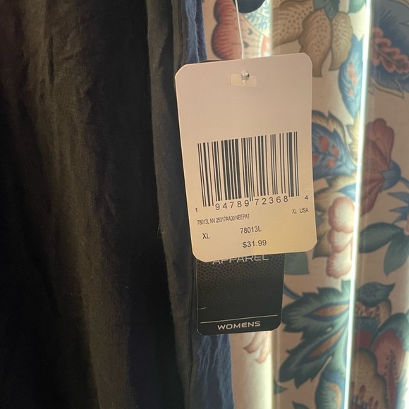 NWT- 🏈 WOMENS NFL PATRIOTS 🏈
OFFICIAL LICENSED MERCHANDISE - Picture 6 of 6